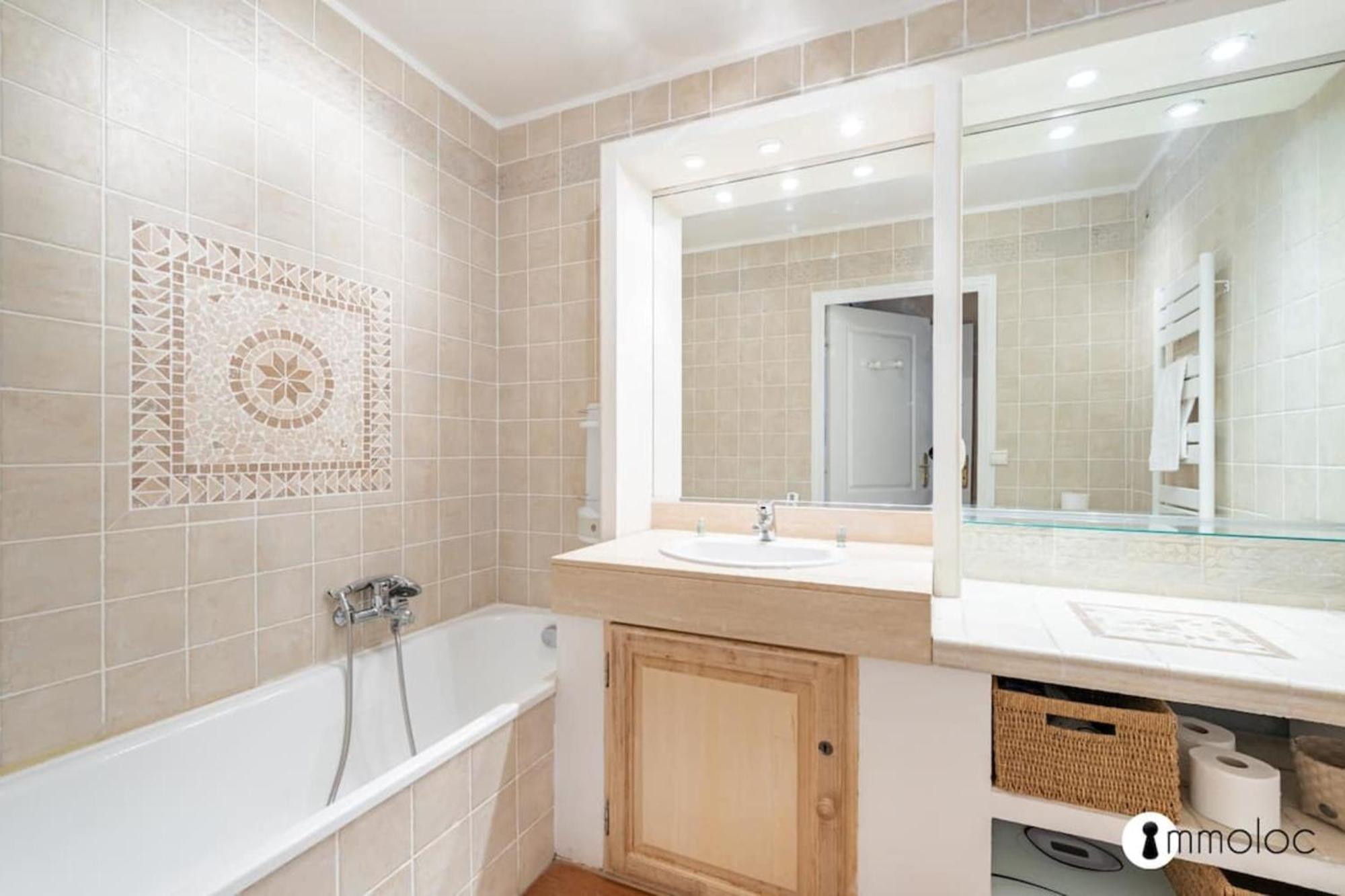 Spacious Apartment With Pool Located In The Marina Of Mandelieu Exterior foto